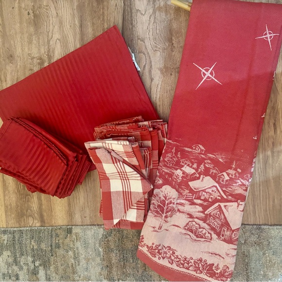 Red Table Linens Set - Picture 3 of 3